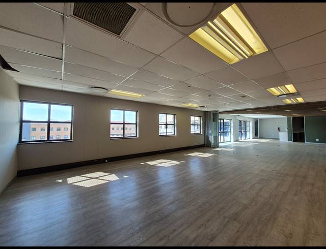 1,226M² OFFICE TO LET IN ILLOVO